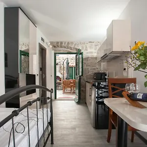 Apartment Apartments & Room Kartolina, Split
